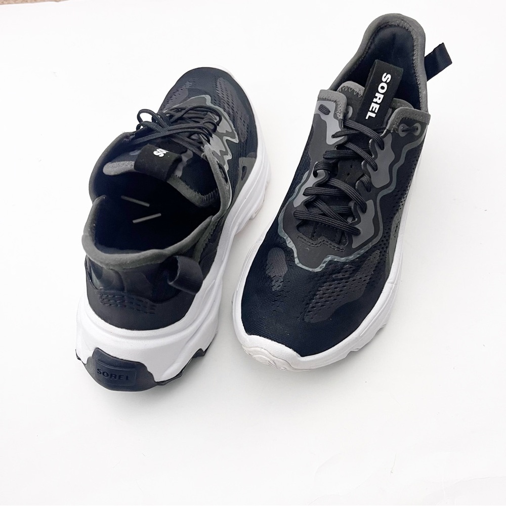 SOREL Black White Kinetic Breakthru Day Lace Ip Sneakers Tennis Shoes Size 8